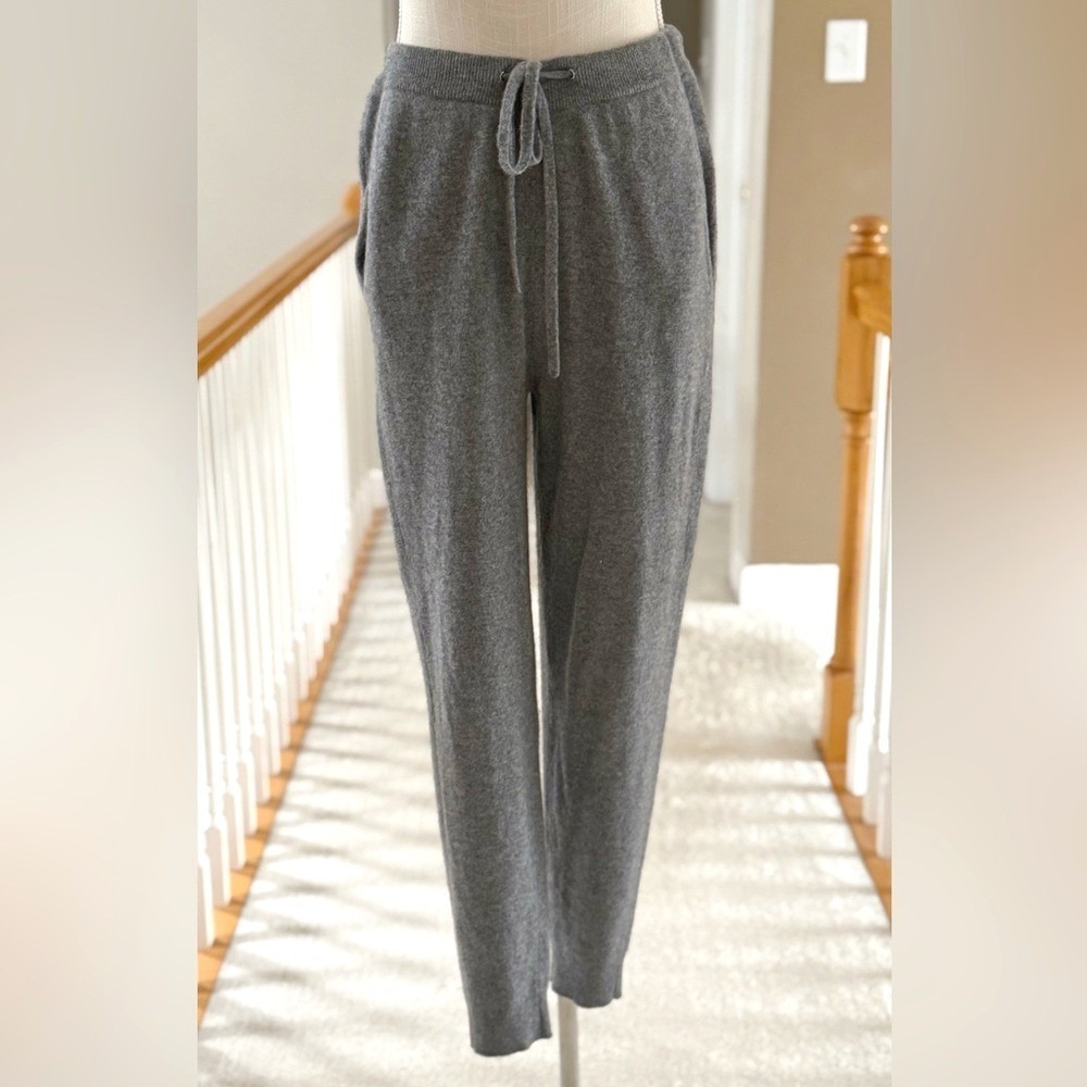 Barneys New York Cashmere Joggers Gray Knit Drawstring Pants Medium 2-Ply Luxury